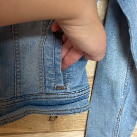 Aeropostale size XS Light Blue Distressed Cropped Stretchy Jean Jacket - Picture 6 of 10